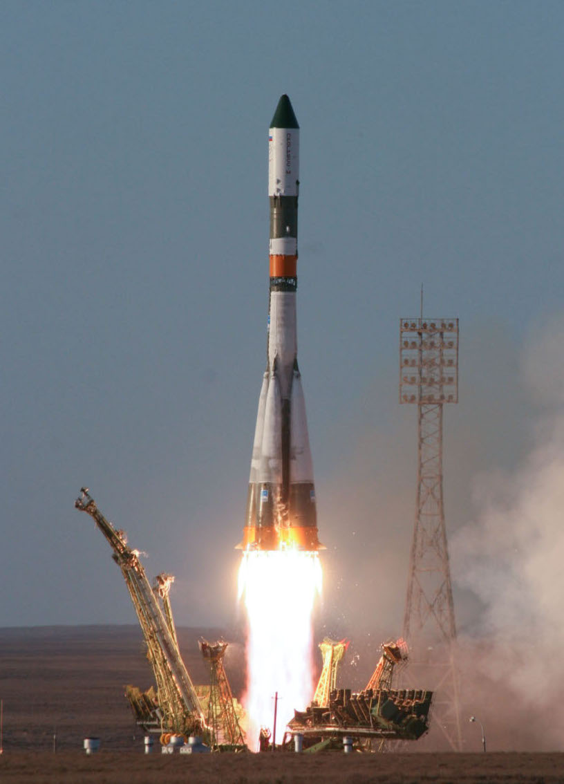 Progress_M-11M_spacecraft_launches_2_cropped
