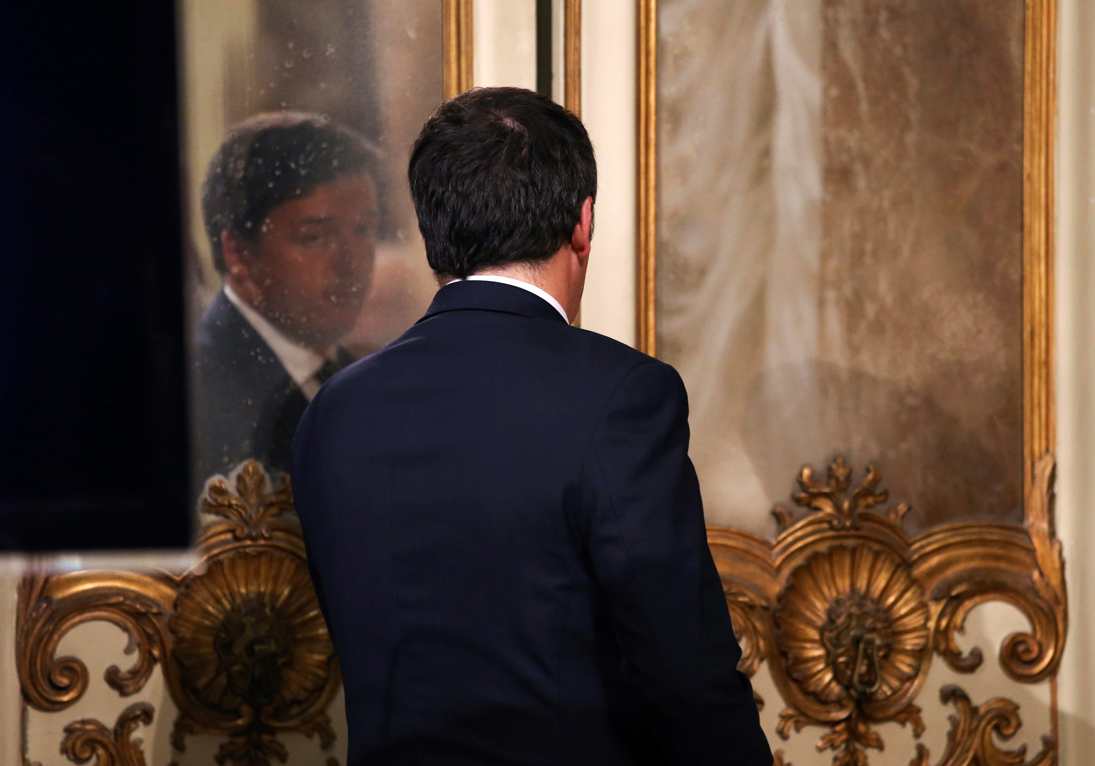 2016-11-18T180512Z_1157039285_S1BEUNOWCMAA_RTRMADP_3_ITALY-RENZI