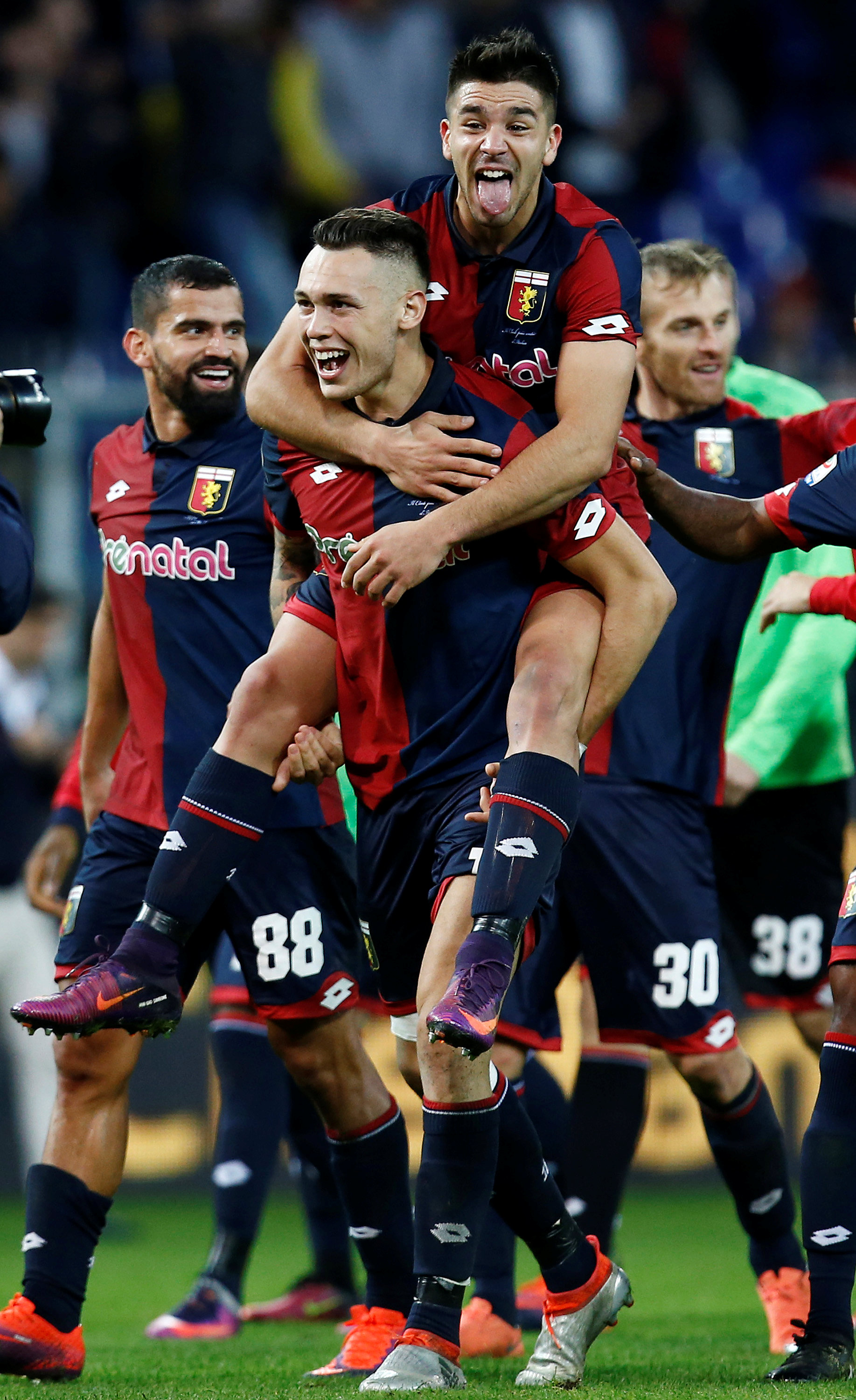 2016-11-27T161131Z_687394100_RC1459DD4C90_RTRMADP_3_SOCCER-ITALY
