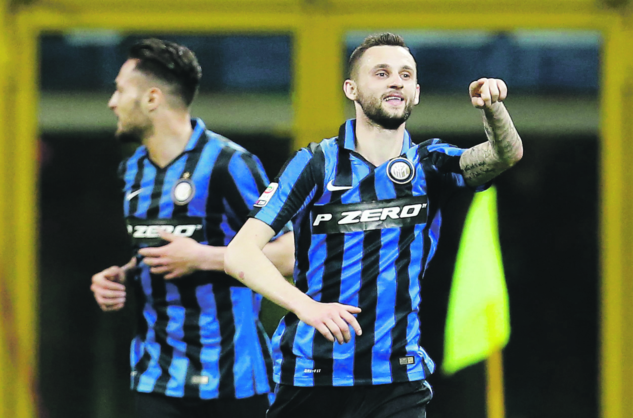 2016-04-16T195354Z_1823814807_GF10000384807_RTRMADP_3_SOCCER-ITALY_copy