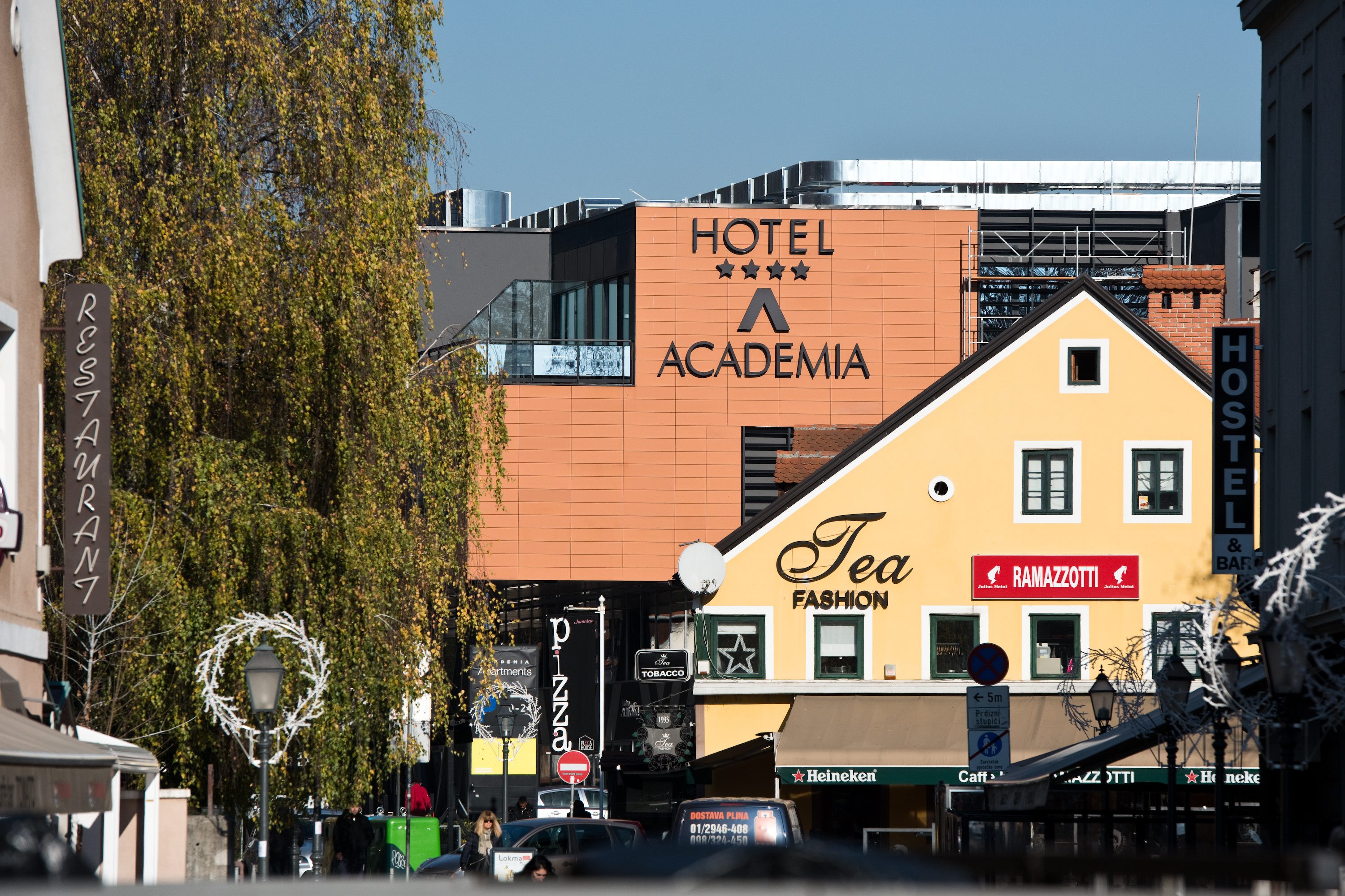 hotel_academia-121216