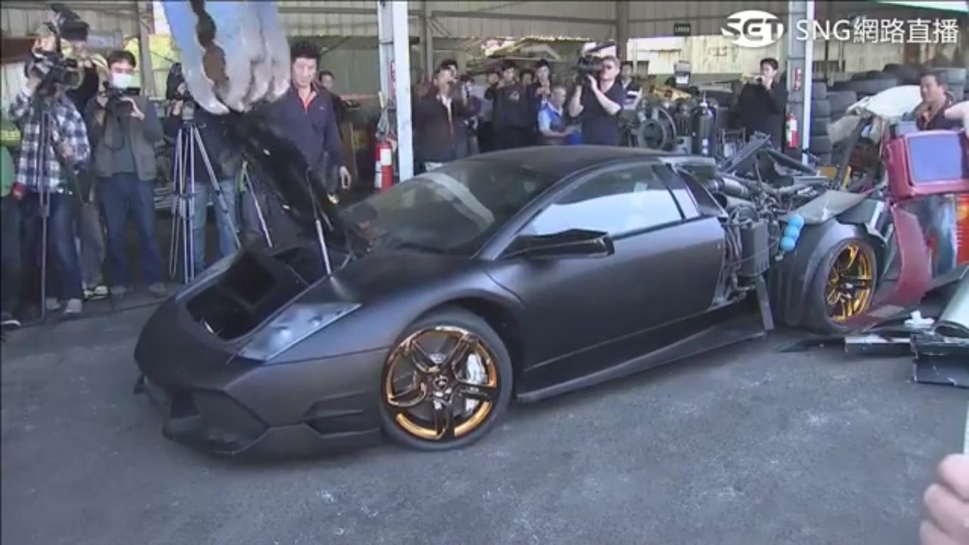 Lamborghini-Murcielago-Destroyed-in-Taiwan-1