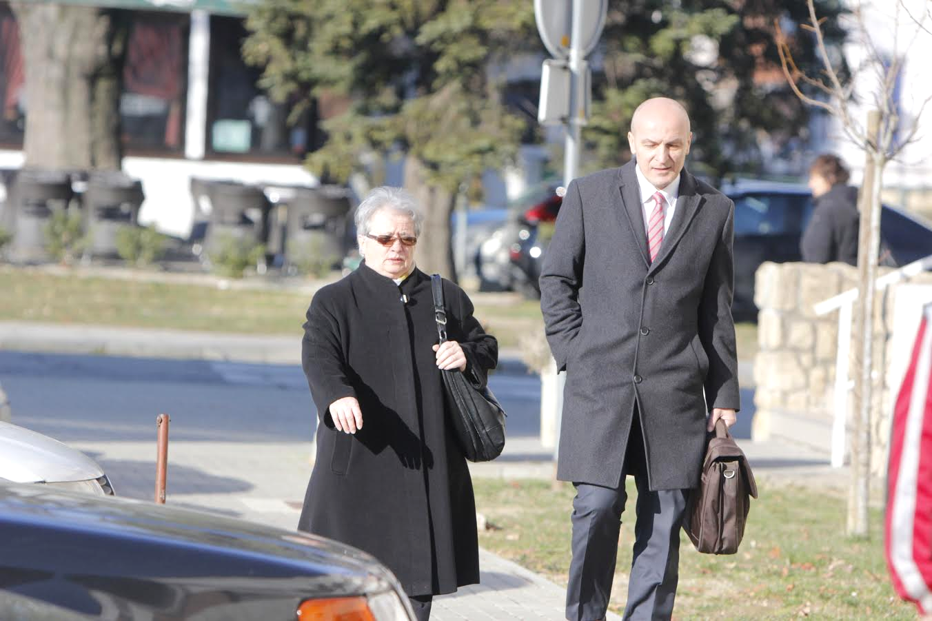 Barbara Hartman u pratnji odvjetnika dolazi na suđenje