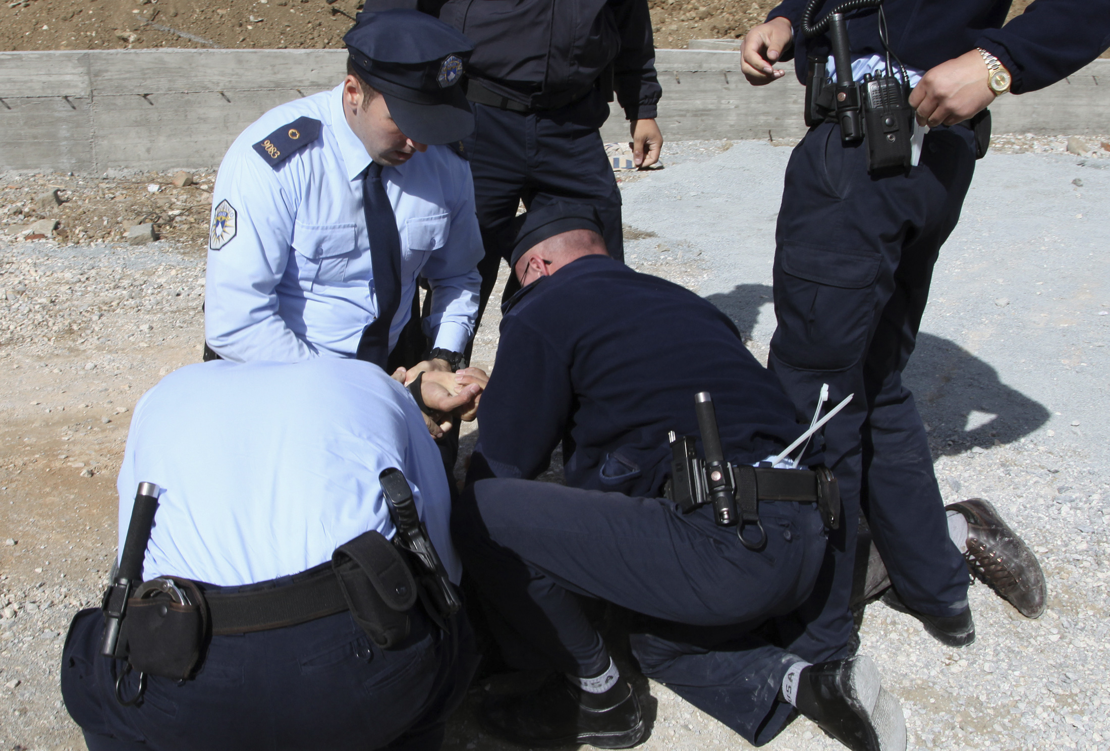 Policija na Kosovu, ilustracija