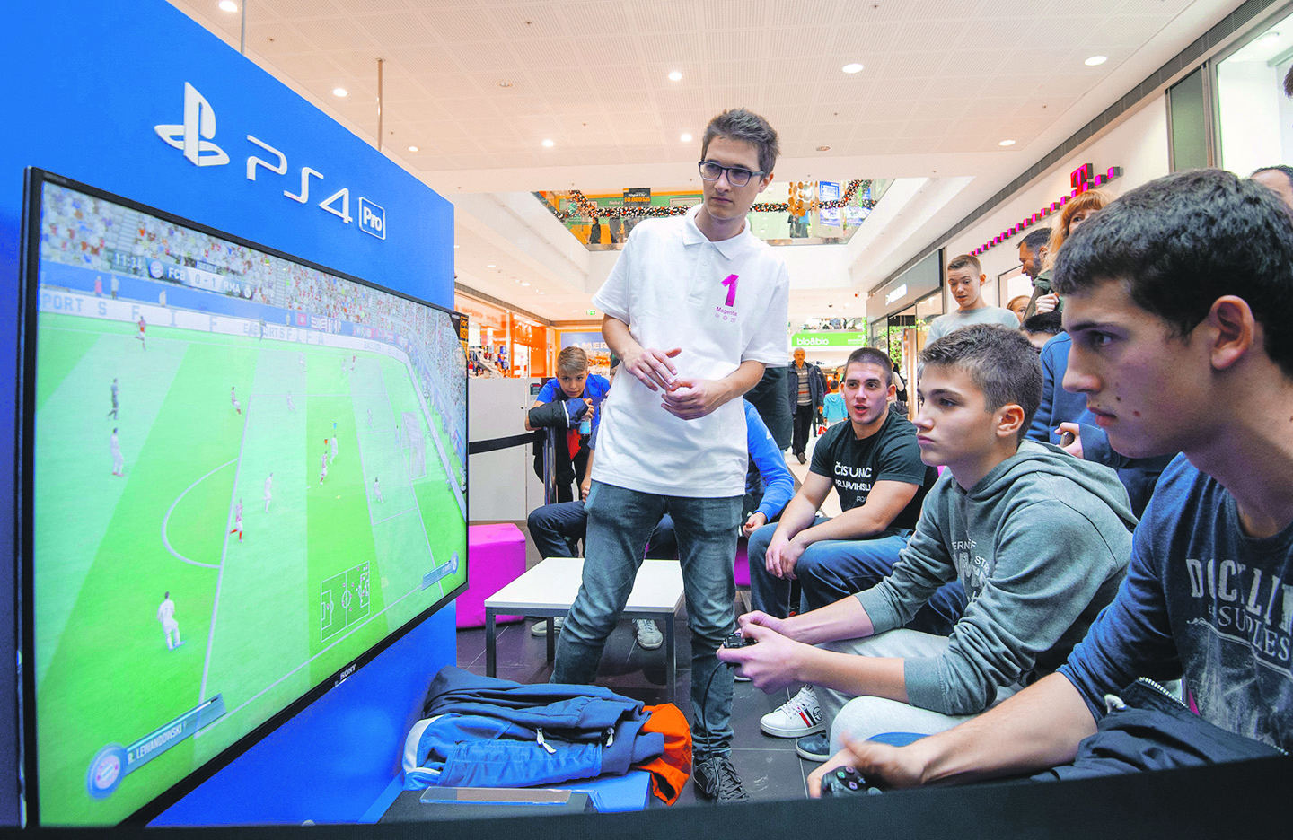 97568-126230-playstation_turnir10-261116