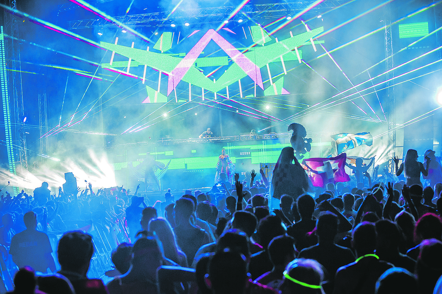 98275-127037-ultra_festival39-120714