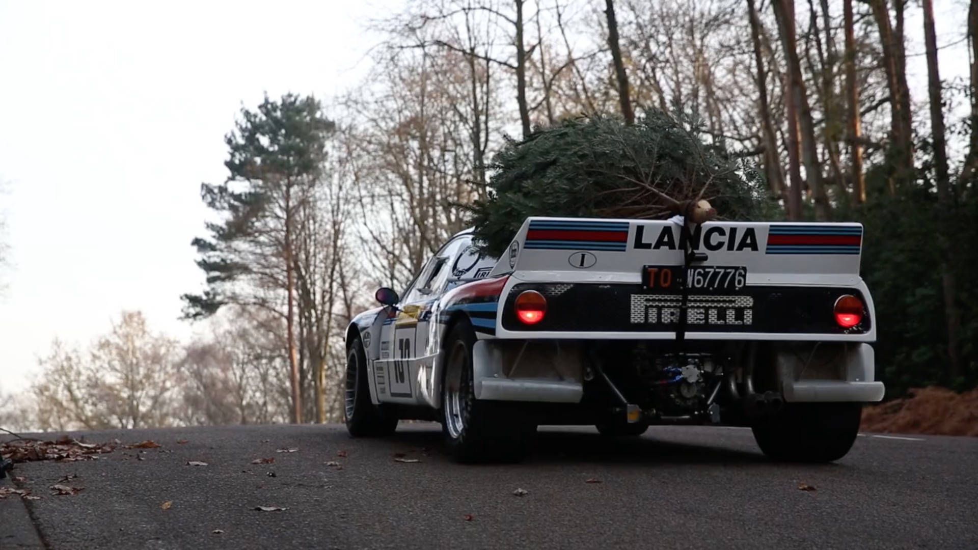 christmas-trees-beware-this-lancia-037-martini-racing-is-out-to-get-you-114036_1