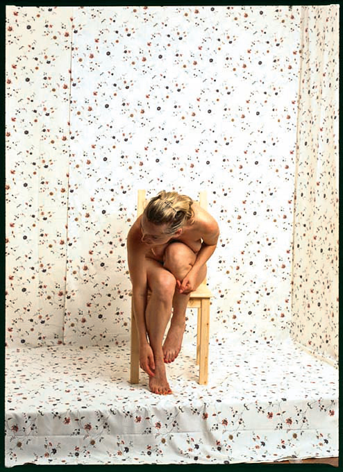 Temi autoakta Bratoš se vraća 2005. godine i snima se ispred cvjetne tapete