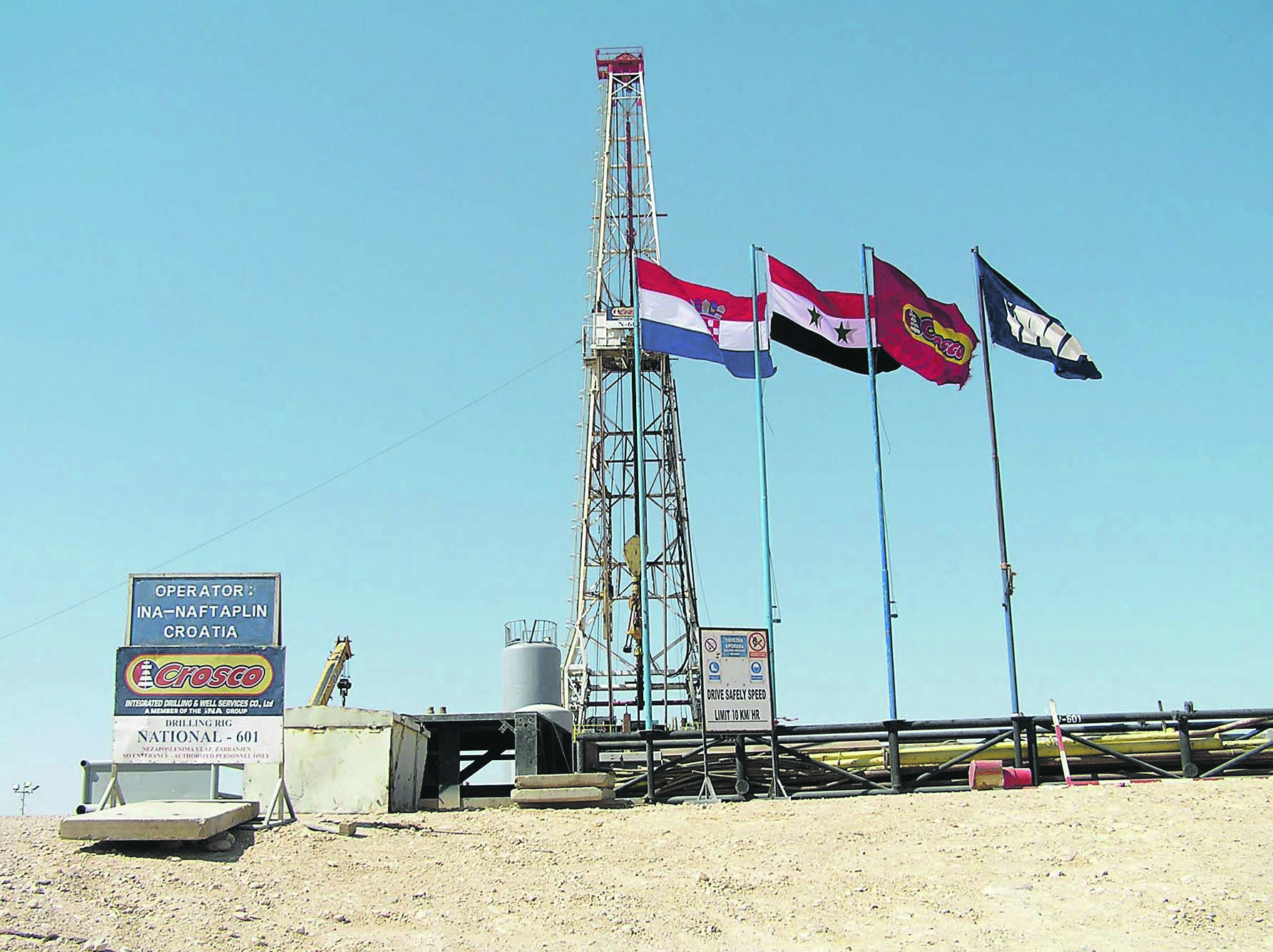 98106-127111-damask-naftasi2507-desk