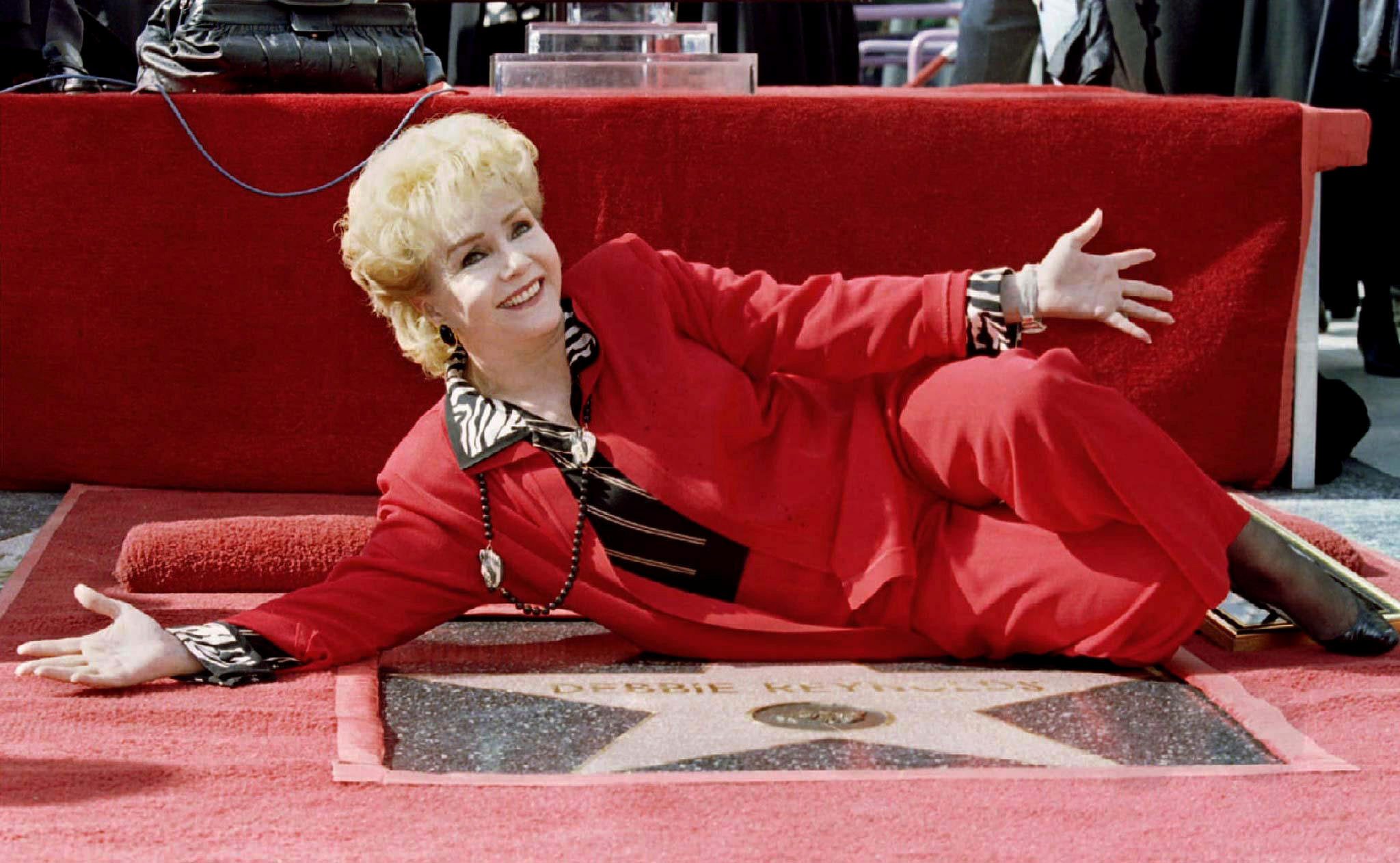 2016-12-29T021108Z_1613922341_RC1DBDE0D8E0_RTRMADP_3_PEOPLE-REYNOLDS