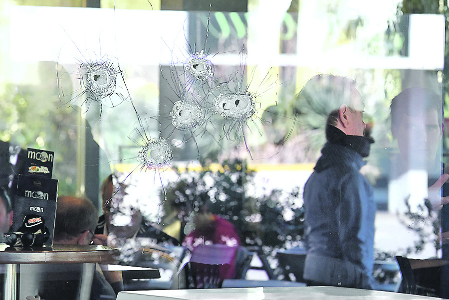 99340-128186-moon_bar6-301216