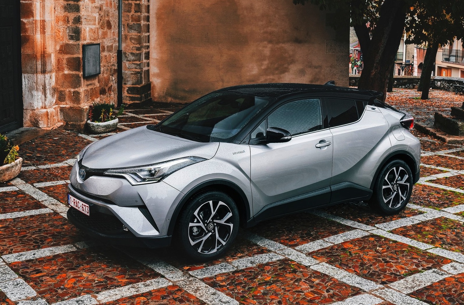 Toyota-C-HR-2017-1600-0a