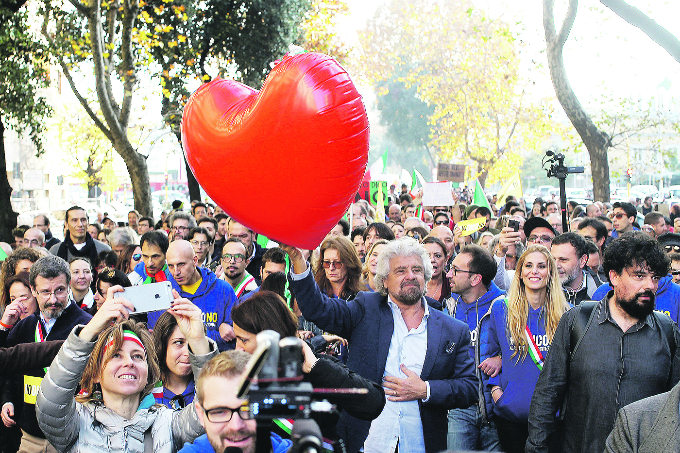 95347-123604-2016-11-26T145239Z_347732514_RC1B8215BEF0_RTRMADP_3_ITALY-REFERENDUM