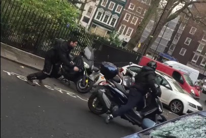 pedestrians-stop-thieves-from-stealing-a-panigale-in-london_4