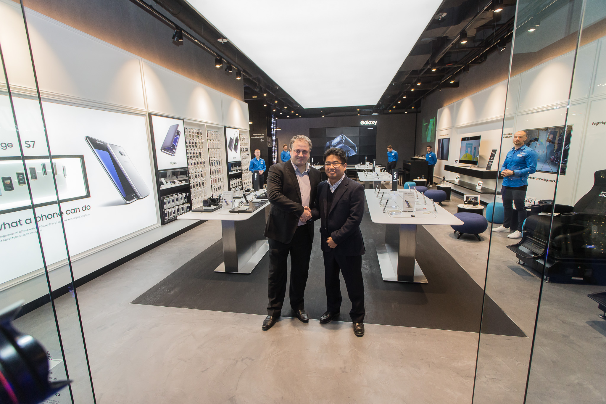 Goran Janičijević, direktor maloprodaje i marketinga, tvrtke Sancta Domenica i Tae Hwan Hwang, predsjednik Uprave regionalnog predstavništva Samsung Electronics