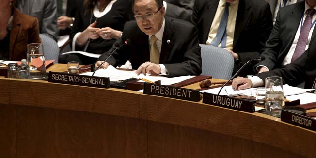 United Nations Secretary General Ban Ki-moon addresses a United Nations Security Council meeting on the Middle East at U.N. headquarters in New York, January 26, 2016. At left is U.S. Ambassador to the U.N. Samantha Power and at right is Uruguay's Foreign Minister and current Security Council President Rodolfo Nin Novoa.   REUTERS/Mike Segar