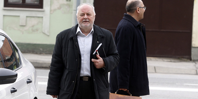 Varazdin, 260216Na Zupanijskom sudu u Varazdinu tzraje sudjenje varazdinskom poduzetniku Dusku Paripovicu.Na fotografiji: Dusko Paripovic dolazi na sud.Foto: Zeljko Hajdinjak / Cropix