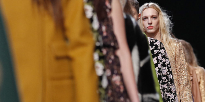Models present creations by Italian designer Alessandro Dell'Acqua as part of his Fall/Winter 2016/2017 women's ready-to-wear collection show for fashion house Rochas in Paris, France, March 2, 2016. REUTERS/Benoit Tessier