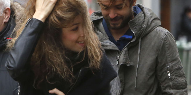 Zagreb, 030316.Trg bana Josipa Jelacica.Hladno vrijeme i jak vjetar nisu omeli Niku Kranjcara i Zrinku Cvitesic u setnji glavnim gradskim trgom.Foto: Damjan Tadic / CROPIX