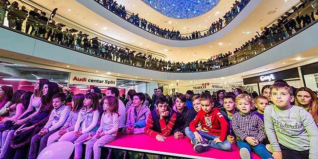 Split, 030316. Koncert Tonci Huljica i grupe Madre Badesa povodom otvorenja Mall of Split. Foto: Zvonimir Barisin / CROPIX