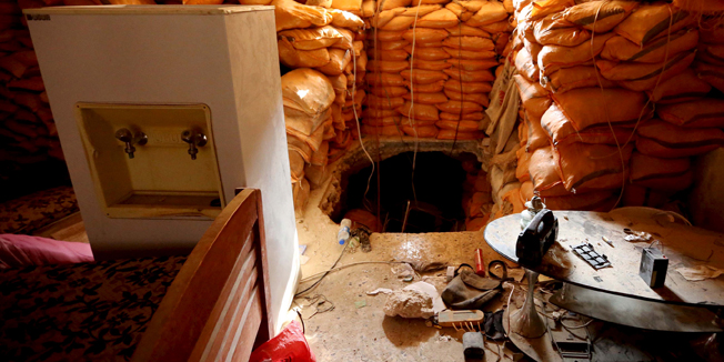 A tunnel used by Islamic State militants is seen in the town of Sinjar, Iraq December 1, 2015.  REUTERS/Ari Jalal  - RTX25ALX
