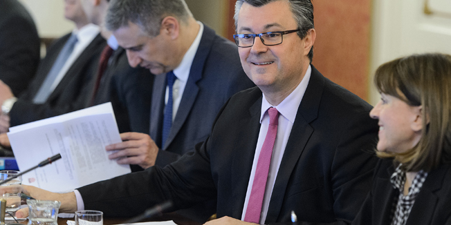 Zagreb, 040316. Markov trg.Banski dvori.Redovna sjednica Hrvatske vlade.Na fotografiji: Tomislav Karamarko i Tihomir Oreskovic.Foto: Goran Mehkek / CROPIX