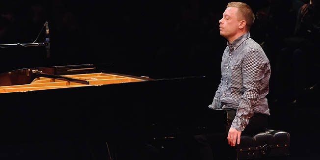 Zagreb, 040316ZKM, Teslina 7.Koncert Matije Dedica Matija svira Arsena.Na fotografiji:Matija Dedic.Foto: Livio Andrijic / CROPIX