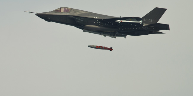 BF-3, a short take-off and vertical landing F-35 Lightning II, releases an inert 1,000 lb. GBU-32 Joint Direct Attack Munition (JDAM) separation weapon over water in an Atlantic test range in Patuxent River, Maryland August 8, 2012. A Lockheed Martin Corp F-35 Joint Strike Fighter aircraft has dropped its first bomb in a new test stage of the Pentagon's costliest weapons purchase, officials said August 9, 2012.     REUTERS/Layne Laughter/Lockheed Martin/Handout   (UNITED STATES - Tags: MILITARY) FOR EDITORIAL USE ONLY. NOT FOR SALE FOR MARKETING OR ADVERTISING CAMPAIGNS. THIS IMAGE HAS BEEN SUPPLIED BY A THIRD PARTY. IT IS DISTRIBUTED, EXACTLY AS RECEIVED BY REUTERS, AS A SERVICE TO CLIENTS - RTR36L1K