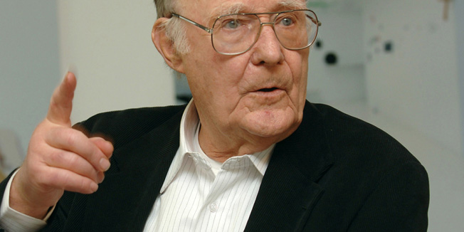 Swede Ingvar Kamprad, founder of furniture retail chain IKEA, announces a donation of 500'000 Swiss francs (USD 387'000) to Lausanne's Cantonal School of Art during a news conference in Lausanne, Switzerland, March 20, 2006. Kamprad, one the world's wealthiest men, lives in [Epalinges] about 10 kilometres outside of Lausanne. - RTXOEVZ