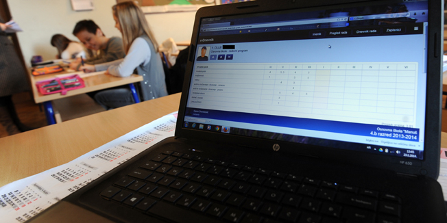 Split, 230114.Ucenici Osnovne skole Manus predvodjeni uciteljicom Ilijanom Dominovic jedni su od prvih u Splitu koji su poceli koristiti elektronske dnevnike poznatije kao E Dnevnik.Foto: Paun Paunovic / CROPIX