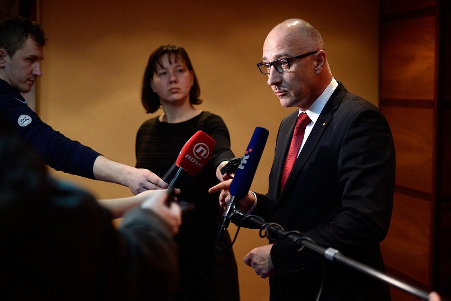 Zagreb, 120316.Hotel Westin.Izidora Krsnjavoga 1.Konferencija za novinare Hrvatske narodne stranke liberalnih demokrata nakon sjednice Sredinjeg odbora HNS-a. Na konferenciji su bili Ana Mrak Taritas, Ivan Vrdoljak, Vesna Pusic, Predrag Stromar i Matija Posavec.Na fotografiji: Izjava za medije Ivana Vrdoljaka.Foto: Goran Mehkek / CROPIX