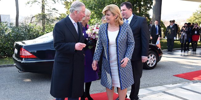 Zagreb, 140316.Ured predsjednice RH. Pantovcak.Svecani docek Njihovih kraljevskih visosti princa od Walesa i vojvotkinje od Cornwalla koji su danas stigli u dvodnevni posjet Hrvatskoj.Na fotografiji: Vojvotkinja od Cornwalla, Princ od Walesa i Kolinda Grabar Kitarovic predsjednica RH sa suprugom Jakovom.Foto: POOL /  CROPIX / Goran Mehkek