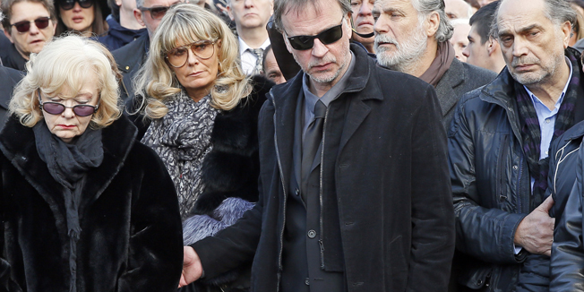 Beograd, 140316.Nove grolje, Aleja zasluznih gradjana.Pogreb glumca Dragana Nikolica.Na fotografiji: Milena Dravic, Zarko Lausevic i Voja Brajovic.Foto: Pedja Milosavljevic / CROPIX