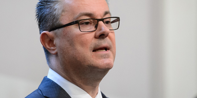 Zagreb, 160316.HGK.Hrvatska gospodarska komora HGK organizator je konferencije Poslovna klima u Hrvatskoj prilika ili izazov, kojoj je cilj upozoriti na najznacajnije prepreke s kojima se susrecu poduzetnici u Hrvatskoj i predloziti mjere kako bi se te prepreke otklonile, odnosno poboljsala poslovna klima. Sudionicima konferencije se obratio predsjednik Vlade Tihomir Oreskovic.Na fotografiji: Govor Tihomira Oreskovica.Foto: Goran Mehkek / CROPIX