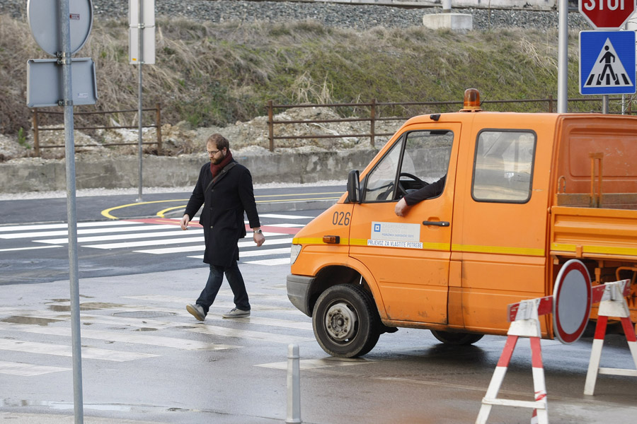 Zagreb, 200316.Uoci vecerasnjeg otvaranja obnovljene Koturaske ulice, dovrsavaju se zadnji radovi ciscenja i uredjivanja.Foto: Ranko Suvar / CROPIX