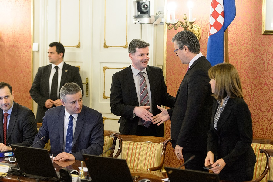 Zagreb, 040316. Markov trg.Banski dvori.Redovna sjednica Hrvatske vlade.Na fotografiji: Dario Nakic i Tihomir Oreskovic.Foto: Goran Mehkek / CROPIX