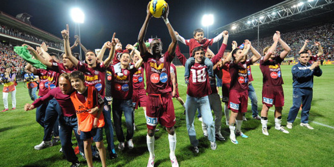 CLUJ-NAOPOCA, ROMANIA - MAY 20:  Players of CFR 1907 Cluj on the podium with the trophy as they celebrate winning the league after the Romanian Liga 1 match between CFR 1907 Cluj and FC Steaua Bucuresti held on May 20, 2012 at the Dr. Constantin Radulescu Stadium in Cluj-Napoca, Romania. (Photo by Daniel Mihailescu/EuroFootball/Getty Images)