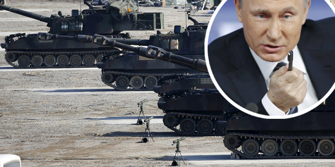 U.S. Army M109A6 Paladin self-propelled howitzers are seen during a military exercise in Pocheon, South Korea, March 10, 2016.  REUTERS/Kim Hong-Ji - RTSA4YM