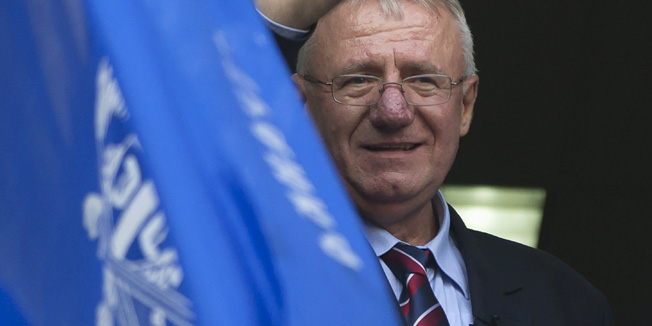 Serbian nationalist leader Vojislav Seselj waves to his supporters from a balcony of his Serbian Radical Party headquarters in Belgrade in this November 12, 2014 file photo. U.N. judges on March 31, 2016 acquitted Seselj of all the counts of war crimes and crimes against humanity he faced, delivering a boost to his Serbian Radical Party ahead of an election in April. REUTERS/Marko Djurica/Files      TPX IMAGES OF THE DAY     