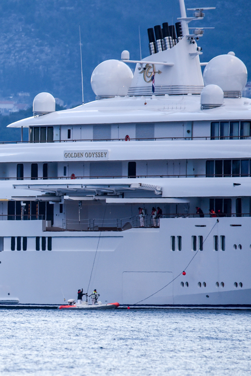 Dubrovnik, 190116.Kod otoka Daksa ispred gruske luke danas se usidrila superluksuzna jahta Golden Odissey koja je u vlasnistvu saudijskog princa i bivseg ministra obrane Saudijske Arabije, princa Khaled bin Sultan bin Abdul Azziz clana saudijske kraljevske obitelji Saud. Jahta je izgradjena 2015 godine.Foto: Tonci Plazibat / CROPIX