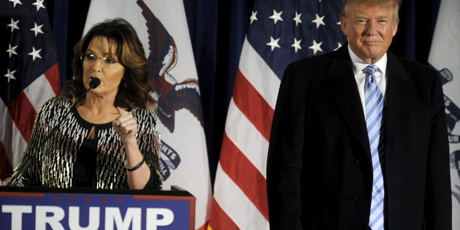 U.S. Republican presidential candidate Donald Trump (R) as Former Alaska Gov. Sarah Palin endorses him at a rally at Iowa State University in Ames, Iowa January 19, 2016. REUTERS/Mark Kauzlarich