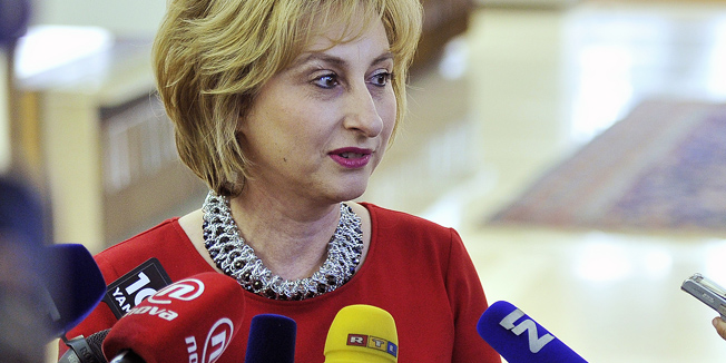 Zagreb, 231215.Ured predsjednice Republike Hrvatske.Predsjednica Republike Hrvatske Kolinda Grabar Kitarovic odrzala je peti krug konzultacija s celnicima parlamentarnih stranaka i izabranim saborskim zastupnicima. Na fotografiji: Irena Petrijevcanin Vuksanovic i Gordana Rusak iz stranke HRID.Foto: Boris Kovacev / CROPIX