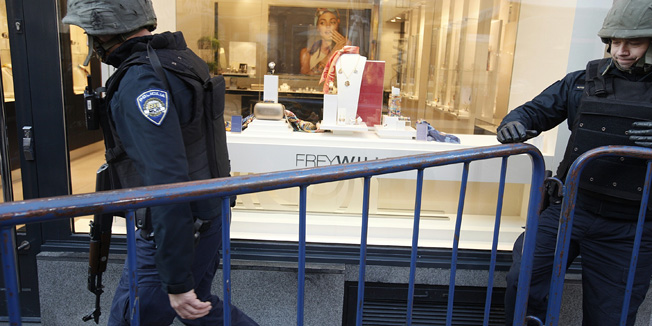 Zagreb, 210116.Preradoviceva ulica.Delozacija obitelji Kozul.Na fotografiji:  policija.Foto: Dragan Matic /CROPIX