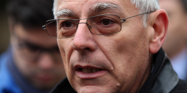 Zadar, 210116.Predsjednik Hrvatskog sabora akademik Zeljko Reiner nazocio je obiljezavanju 23. obljetnice vojno-redarstvene operacije Maslenica 93. Nakon ceremonije polaganja vijenaca ispred Sredisnjeg kriza u spomen na poginule hrvatske branitelje sudjelovao je i na polaganju vijenaca ispred spomen obiljezja Imotski sokolovi u ulici Ante Starcevica.Na fotografiji: Predsjednin Hrvatskog sabora Zeljko Reiner na gradskom groblju.Foto: Jure Miskovic / CROPIX