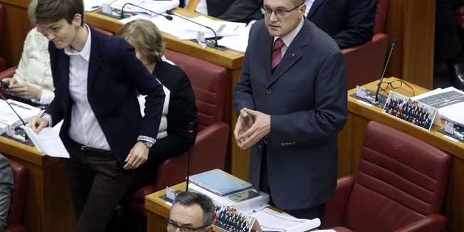 Zagreb, 220116.Trg svetog Marka.Druga sjednica 8. saziva Hrvatskog sabora na kojoj ce mandatar Vlade Tihomir Oreskovic predstaviti program svoje Vlade, te njegove clanove.Na fotografiji: Goran Beus Richembergh.Foto: Damjan Tadic / CROPIX