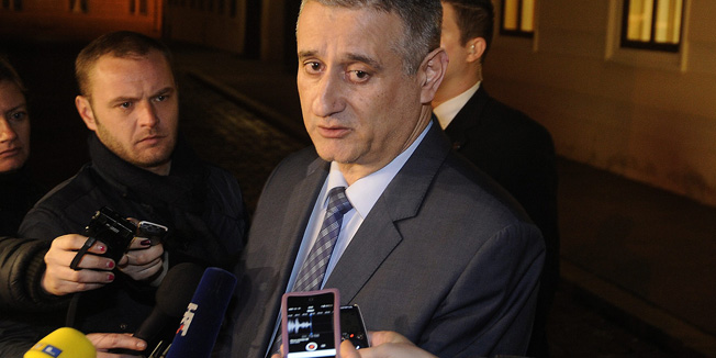 Zagreb, 280116.Potpredsjednik Vlade Tomislav Karamarko dao je izjavu za medije nakon sto je Mijo Crnoja podnio ostavku na mjesto ministra branitelja.Foto: Damir Krajac / CROPIX