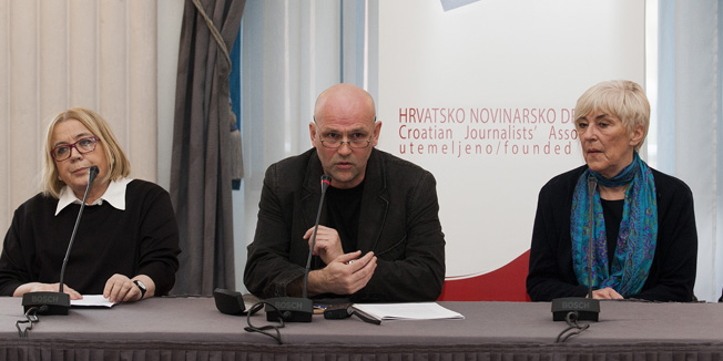 Zagreb, 290116.Novinarski dom.Hrvatski PEN centar i Platforma 112 organizirali su konferenciju za medije na temu Kamo ides Hrvatska.Na fotografiji: Nadezda Cacinovic, Sasa Lekovic, Sanja Sarnavka.Foto: Tomislav Kristo / CROPIX
