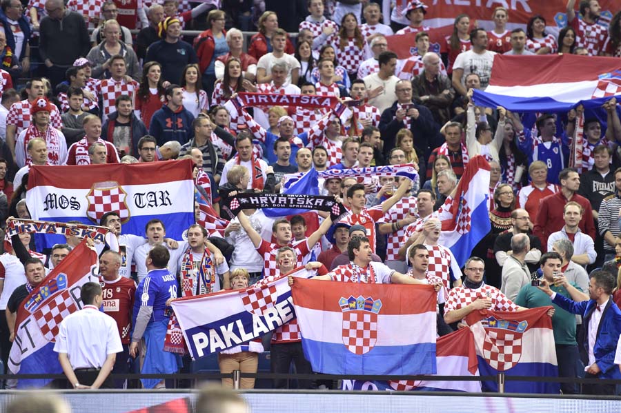 Krakow, 290116.Gradska sportska dvorana Tauron Arena..Polufinalna utakmica Europskog rukometnog prvenstva izmedju Hrvatske i Spanjolske.Na fotografiji: navijaci.Foto: Ante Cizmic / CROPIX