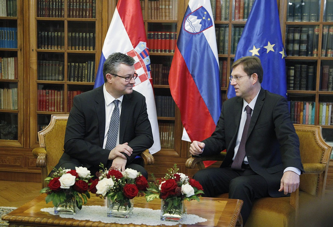 Ljubljana, 290116.Slovenski premijer Miro Cerar primio je u sluzbeni posjet novog hrvatskog predsjednika Vlade Tihomira Oreskovica.Foto: Leon Vidic / Delo