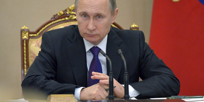 Russian President Vladimir Putin chairs a government meeting to decide on a package of anti-crisis measures at the Kremlin in Moscow, Russia, January 27, 2016. REUTERS/Alexei Druzhinin/Sputnik/Kremlin ATTENTION EDITORS - THIS IMAGE HAS BEEN SUPPLIED BY A THIRD PARTY. IT IS DISTRIBUTED, EXACTLY AS RECEIVED BY REUTERS, AS A SERVICE TO CLIENTS.